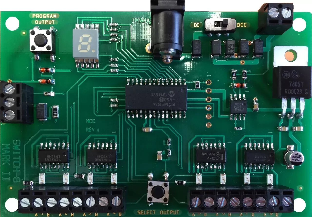 151 NCE /Switch8-Mk2 accessory decoder, controls 8 Tortoise switch machines. (SCALE=ALL) Part # = 524-151